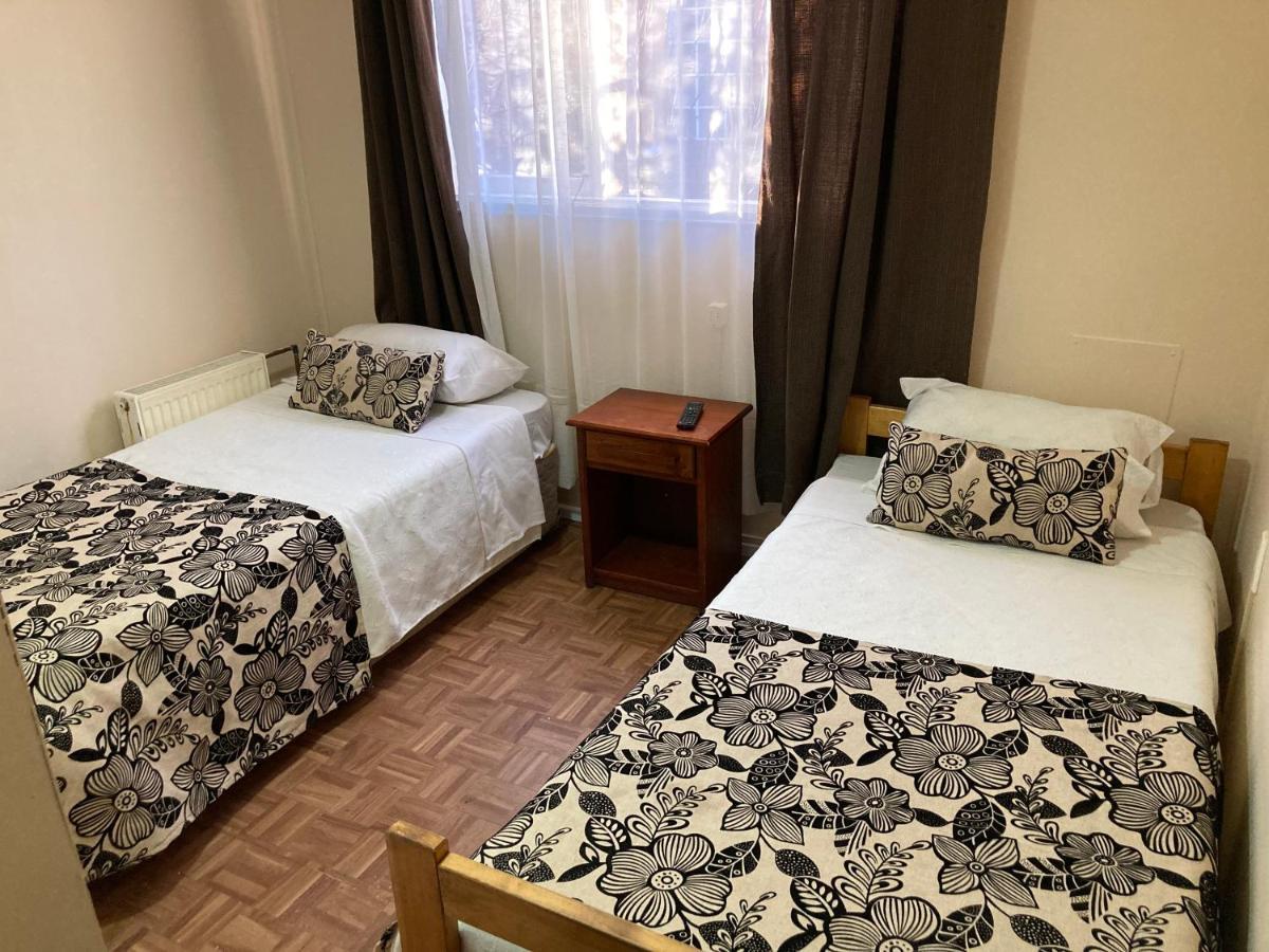 Hostal Hellen Пуэрто-Наталес Экстерьер фото
